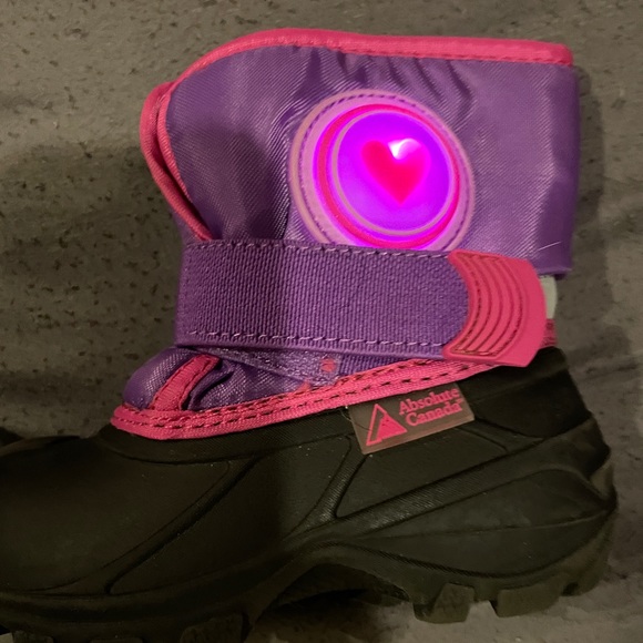Light up winter boot for a toddler - Picture 5 of 5